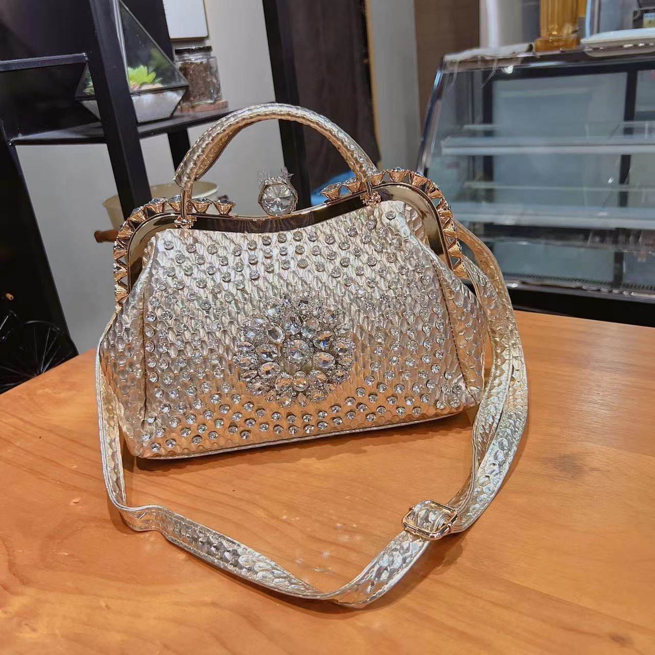 Luxury Large Capacity Diamond Inlaid Cross Body Handbag for women Gold